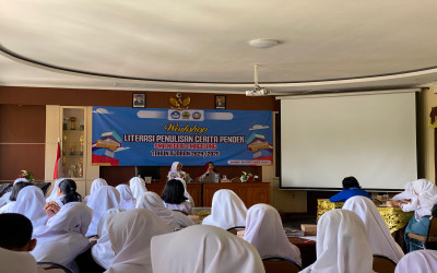 Workshop Literasi Penulisan Cerita Pendek di SMAN 2 Magelang: Menggali Kreativitas Melalui Kata